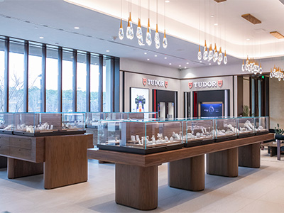 REEDS Landmark Flagship at Fenton Store Location